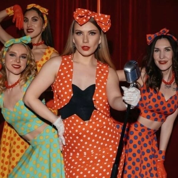 В джазе только девушки