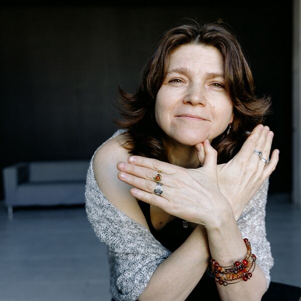 И свет таинственный