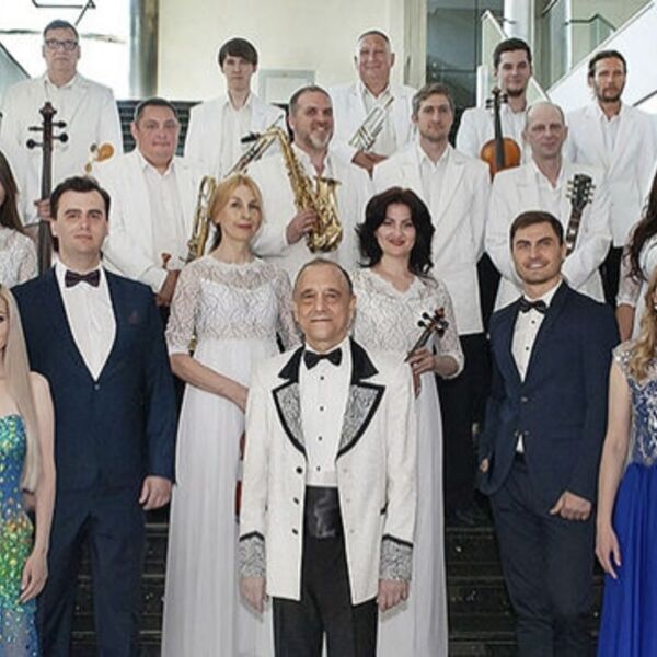 Не покидает нас весна