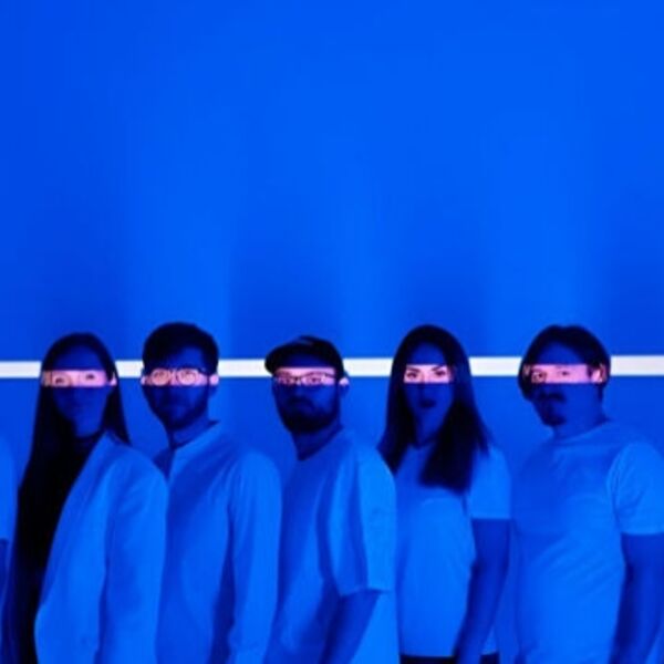 Стихи на окнах подъезда №8