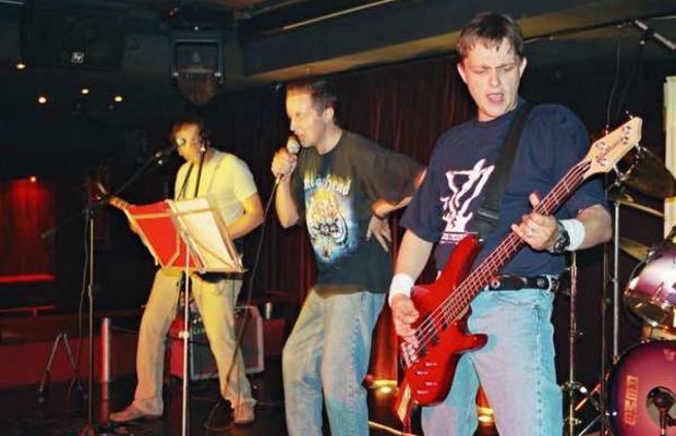 28/06/2003 “TOTALLY UNDRUGGED” Live in OLYMPISKY 