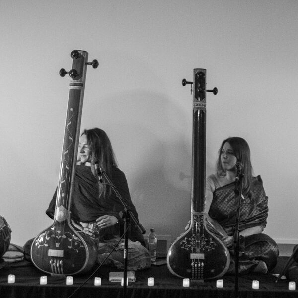 Магия индийской раги при свечах