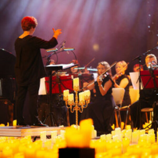 Мировые рок-хиты в сиянии тысячи свечей