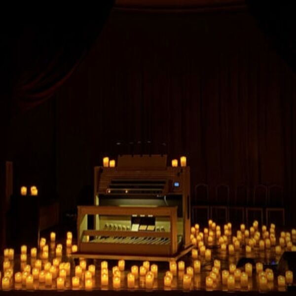 Орган при свечах