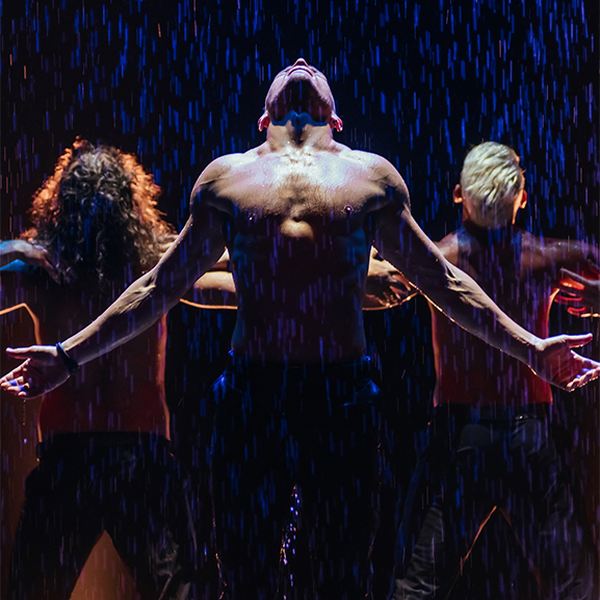 Шоу под дождём: Признание в любви (Новочеркасск)