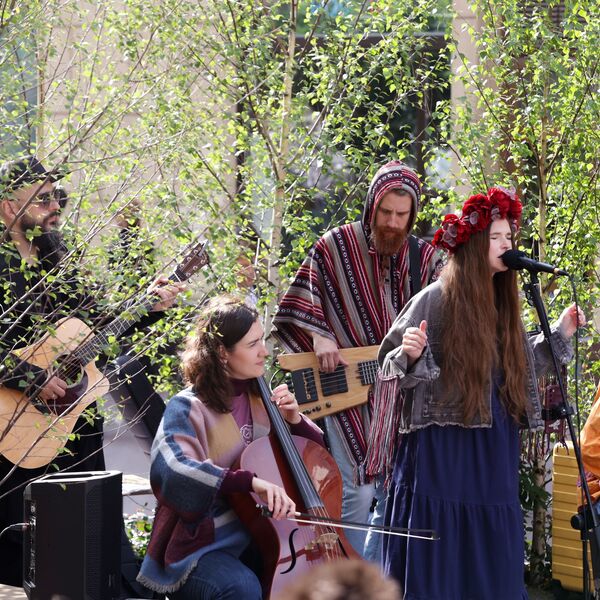 Евгения Рыбакова и Обними Кита