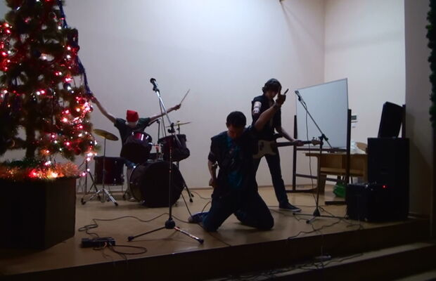 12 Месяцев!!! Новогоднее Диско или  Мясо в скуле!