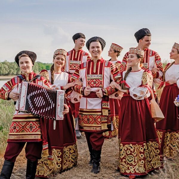Кубанские казаки на ярмарке. Музыкально-театрализованное представление ГКА "Ивушка"