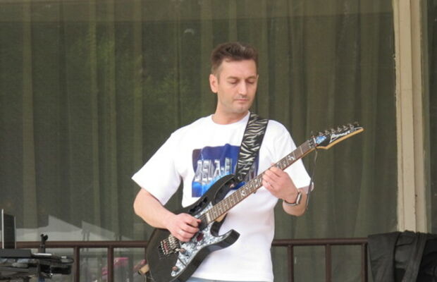 Гитарист группы DELTA-FLASH