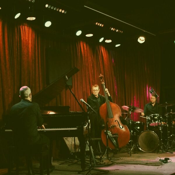 Вечер джаза со вкусом в ресторане «Утомлённые солнцем». Свинг, интеллектуальный джаз, би-боп и баллады!