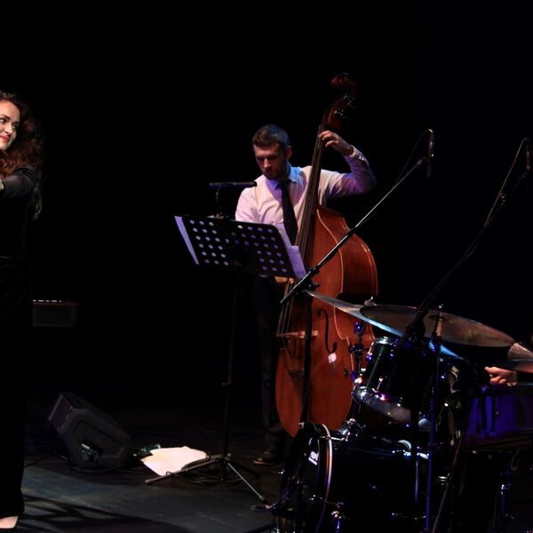 Посвящение легендам: От Синатры до Хьюстон