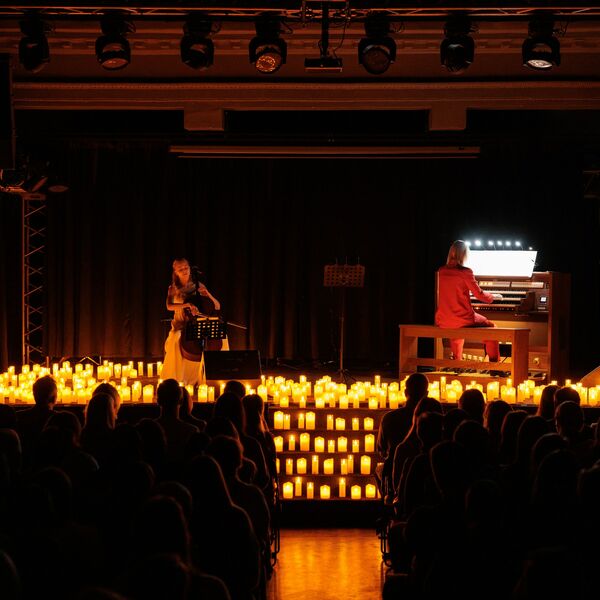 Орган при свечах